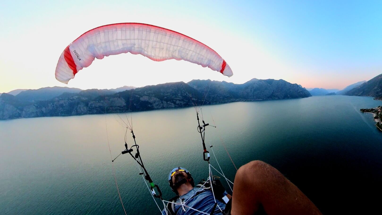 Heli Schrempf beim Stallen am Gardasee